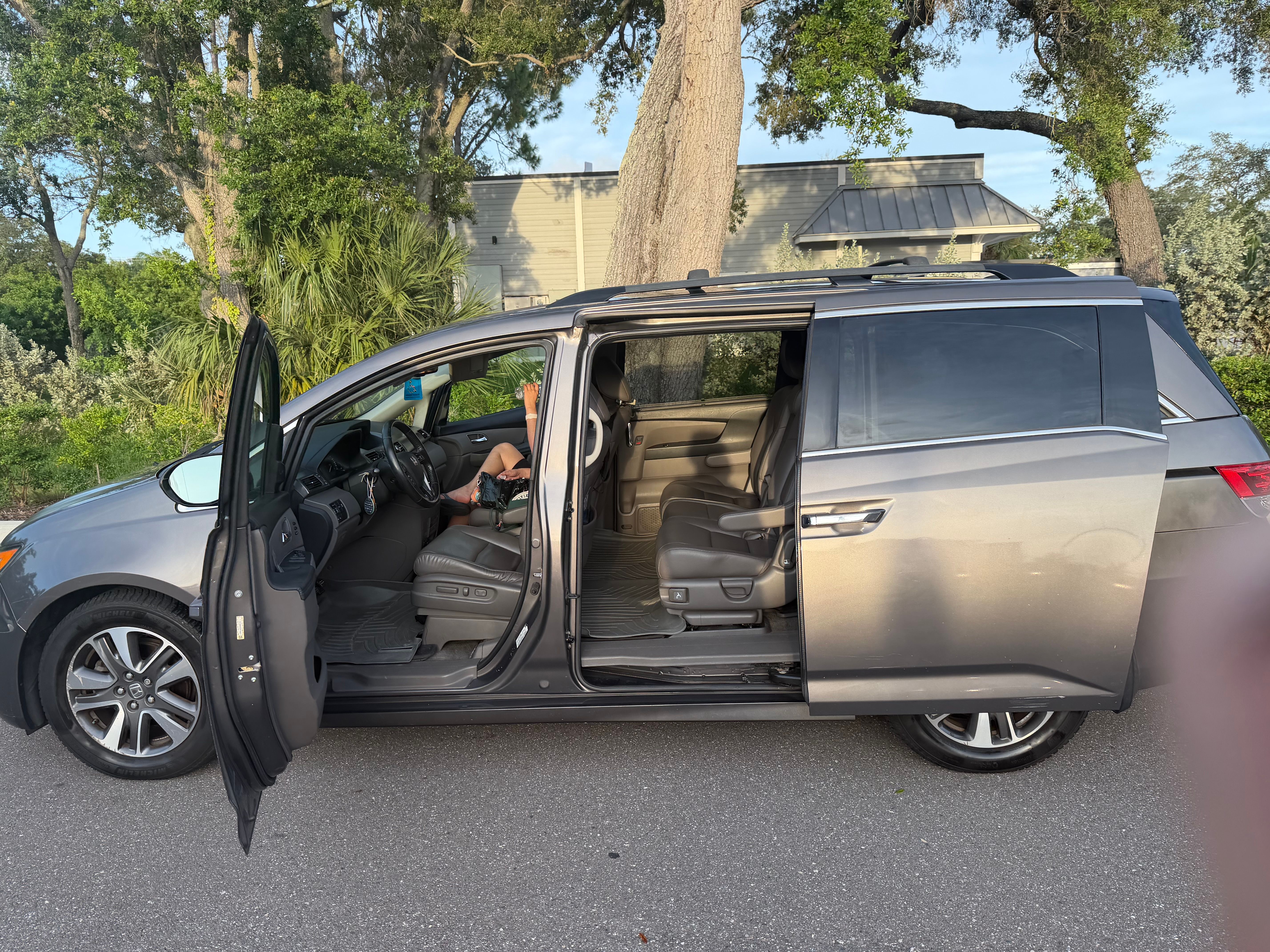 Used 2014 Honda Odyssey Touring Elite image 18
