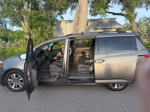 Used 2014 Honda Odyssey Touring Elite image 18