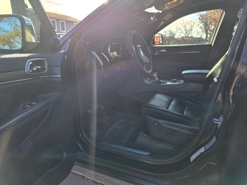 Used 2017 Jeep Grand Cherokee Limited w/ Luxury Group II image 5