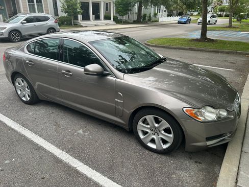 Used 2011 Jaguar XF RWD image 4