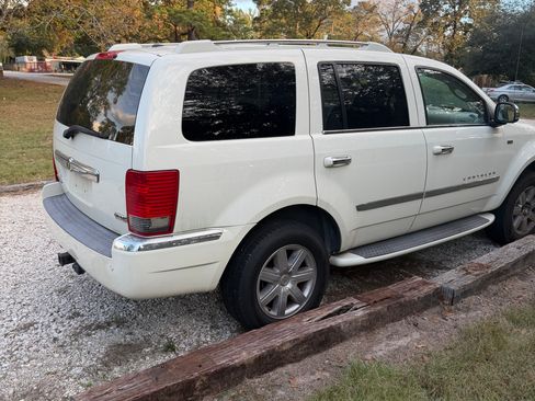 Used 2008 Chrysler Aspen Limited image 12