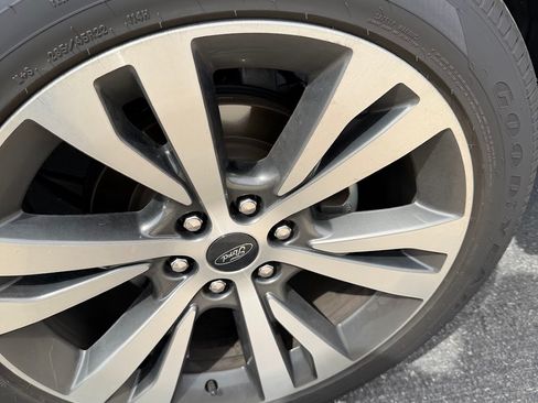 Used 2021 Ford Expedition Platinum image 17