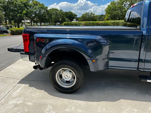 Used 2017 Ford F350 Lariat w/ Chrome Package image 6