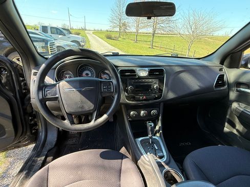 Used 2014 Chrysler 200 LX image 1