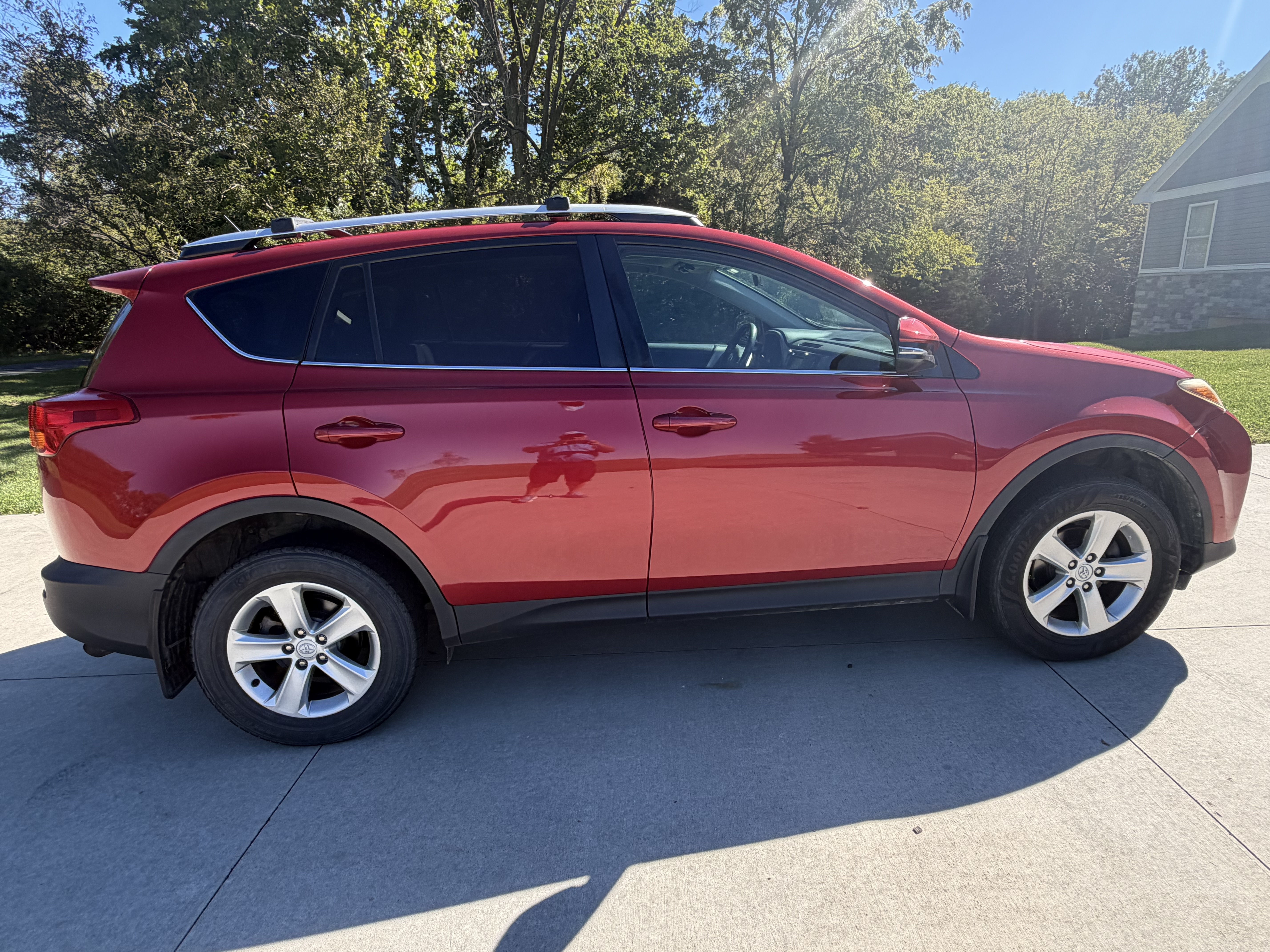 Used 2014 Toyota RAV4 XLE AWD/4WD image 1