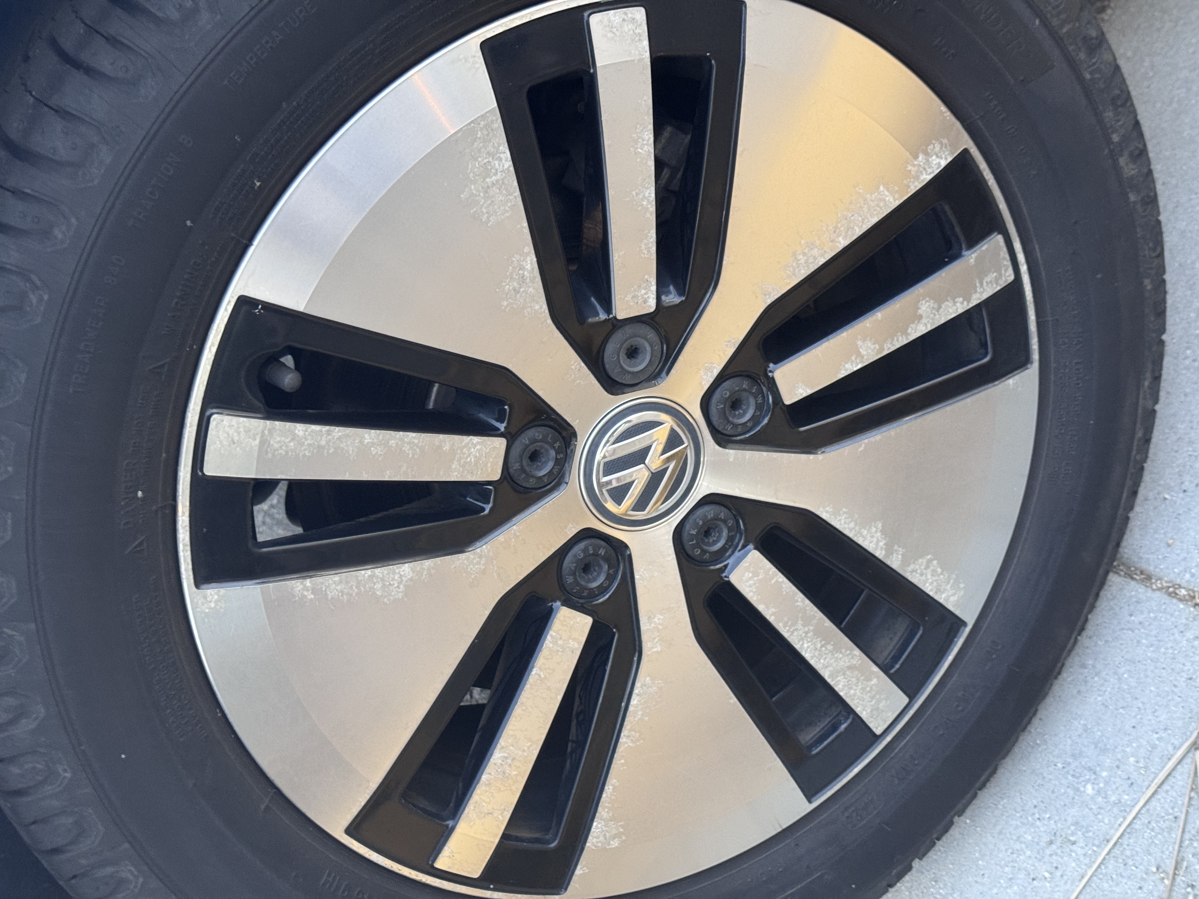 Used 2016 Volkswagen e-Golf SE FWD image 13
