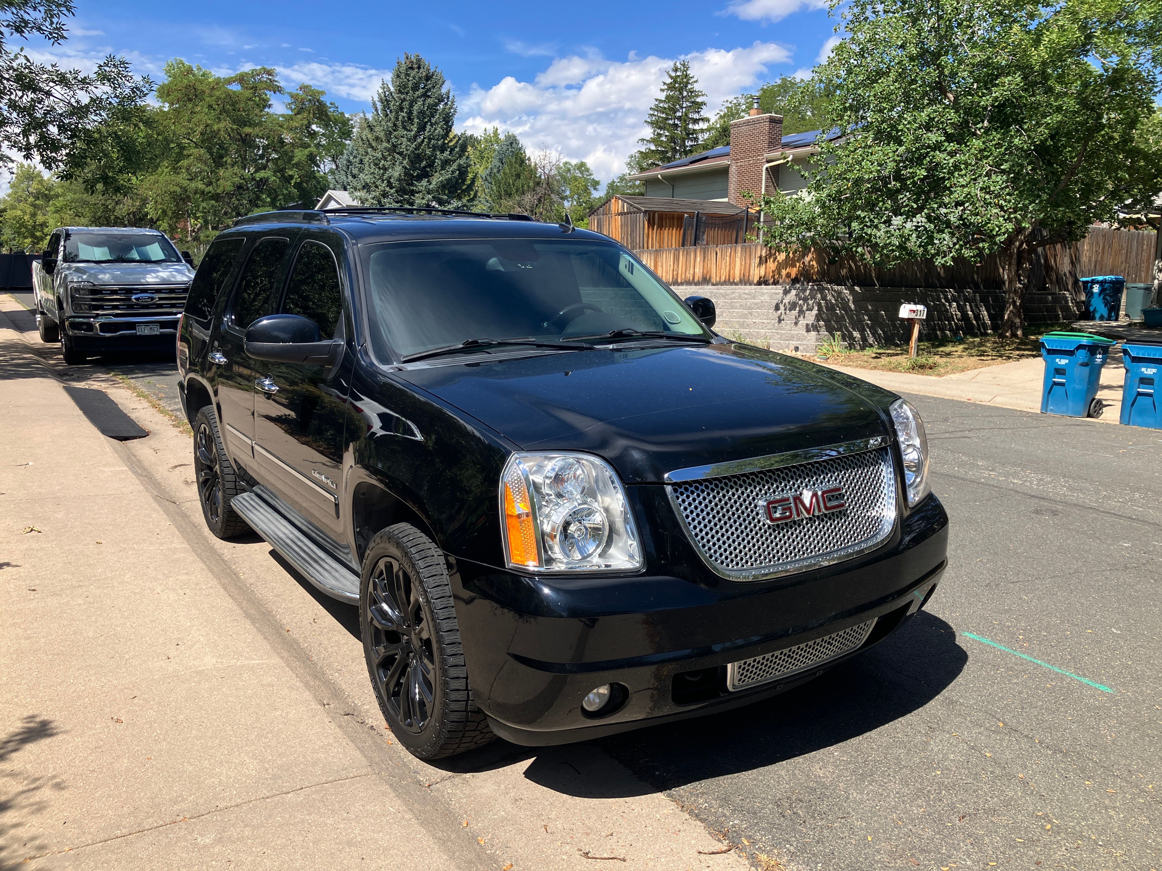 Used 2012 GMC Yukon Denali AWD/4WD image 2