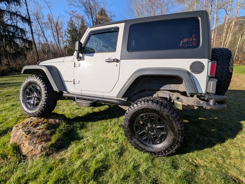 Used 2015 Jeep Wrangler Sport image 8