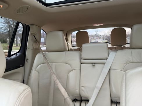 Used 2013 Lincoln MKT AWD image 5