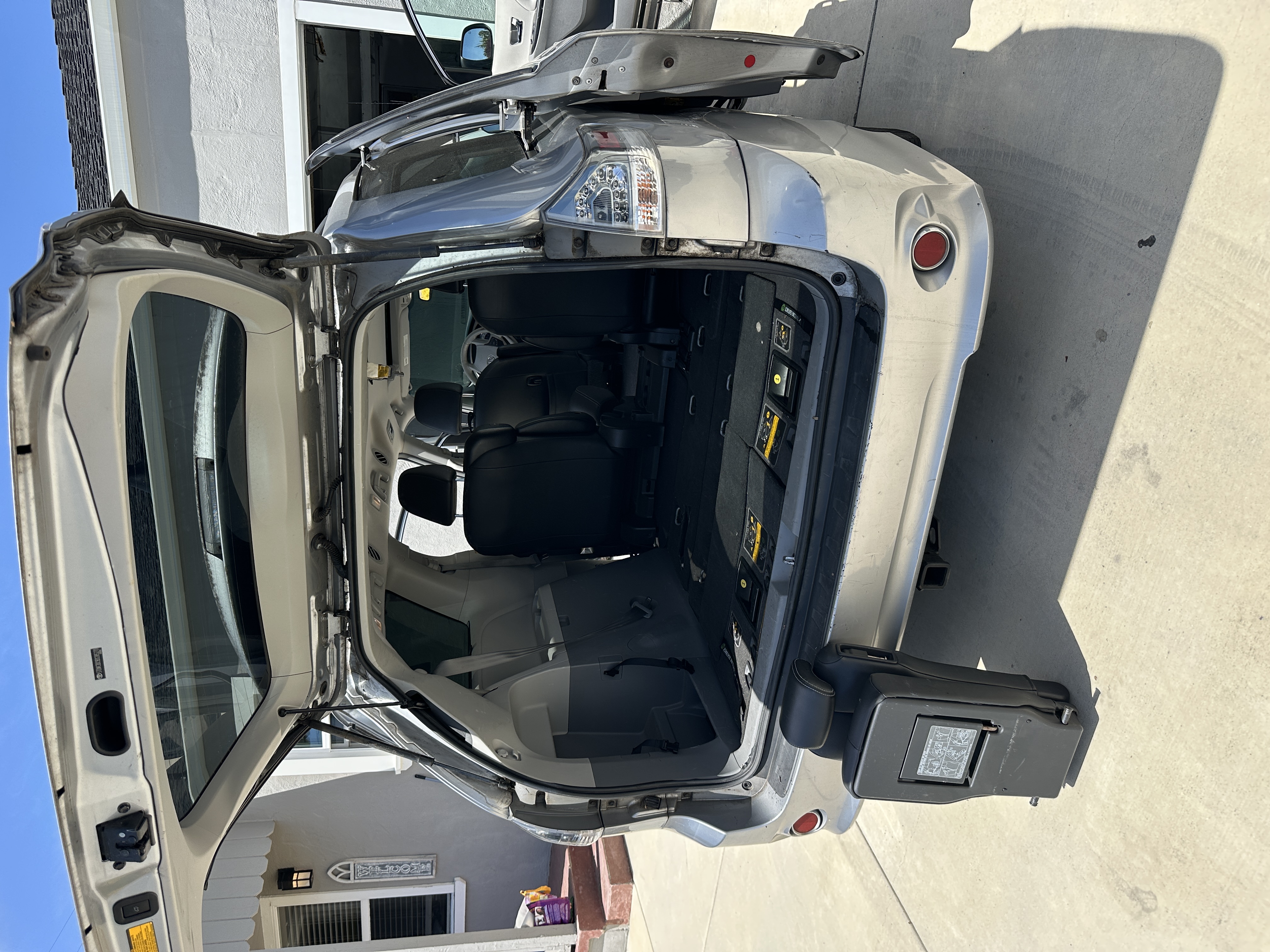 Used 2013 Toyota Sienna SE FWD image 29
