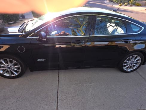 Used 2017 Ford Fusion Energi Titanium FWD image 13