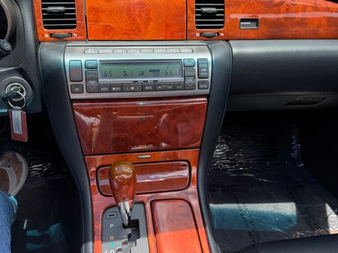 Used 2004 Lexus SC 430 Convertible RWD image 9