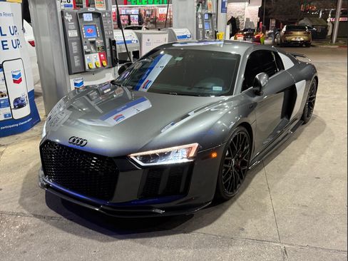 Used 2017 Audi R8 V10 w/ Full Leather Package AWD/4WD image 1