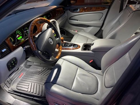 Used 2008 Jaguar XJ8 image 20