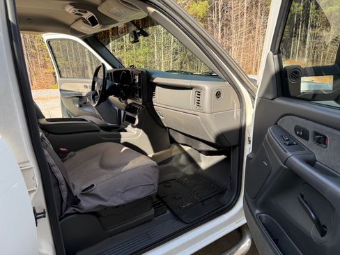 Used 2003 Chevrolet Silverado 3500 LT image 9