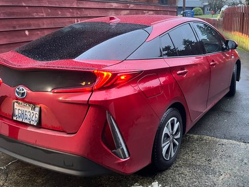 Used 2018 Toyota Prius Prime Premium image 9