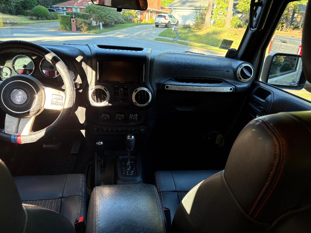 Used 2012 Jeep Wrangler Unlimited Sahara AWD/4WD image 19