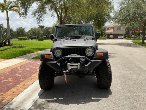 Used 2005 Jeep Wrangler Rubicon AWD/4WD image 4