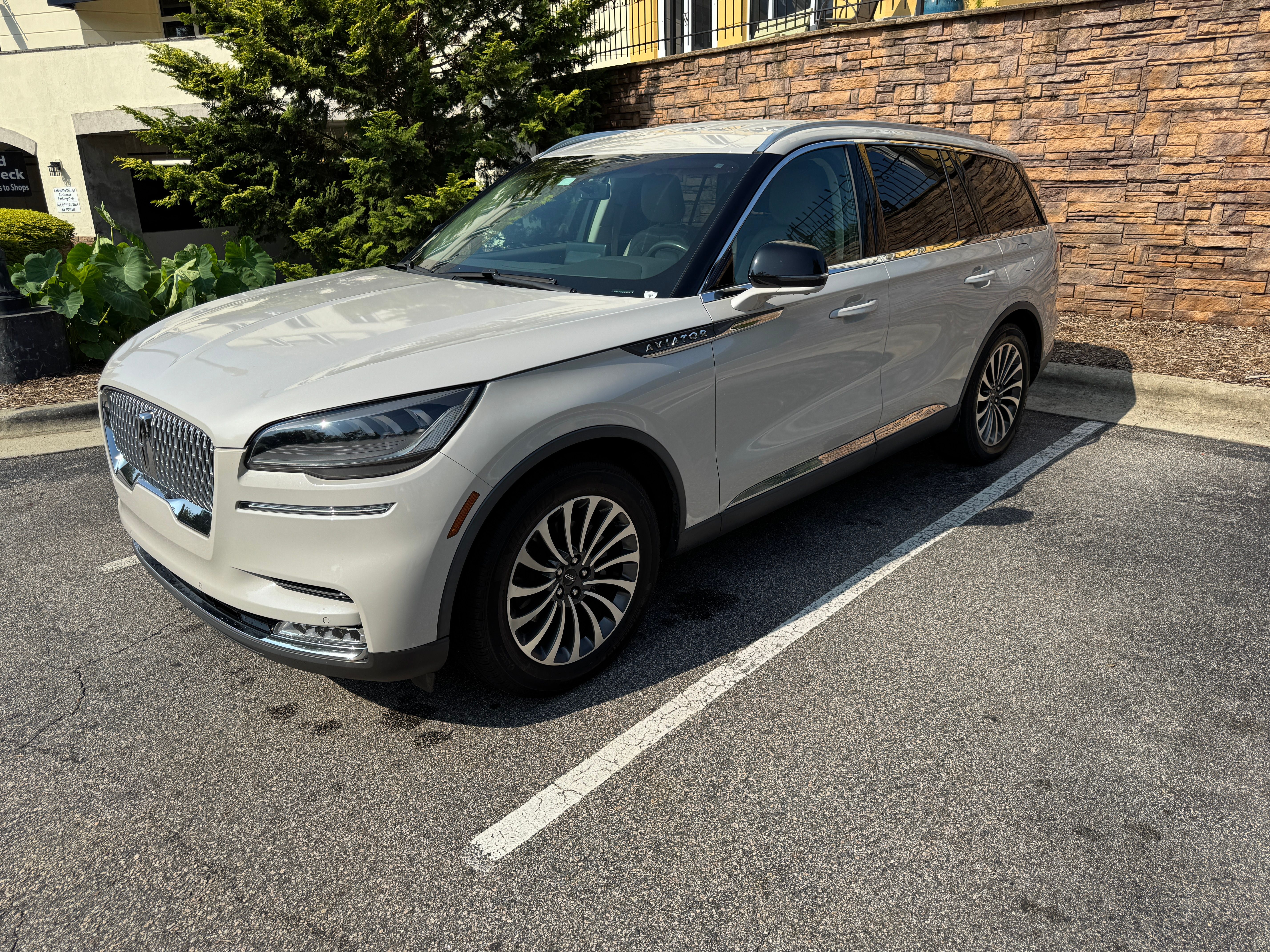 Used 2020 Lincoln Aviator Reserve w/ Elements Package Plus RWD image 2