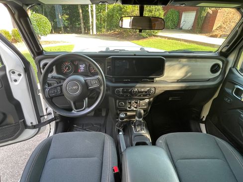 Used 2025 Jeep Wrangler Unlimited Sport AWD/4WD image 14