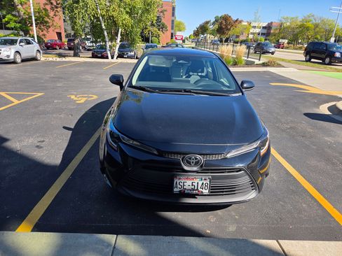 Used 2023 Toyota Corolla LE image 2