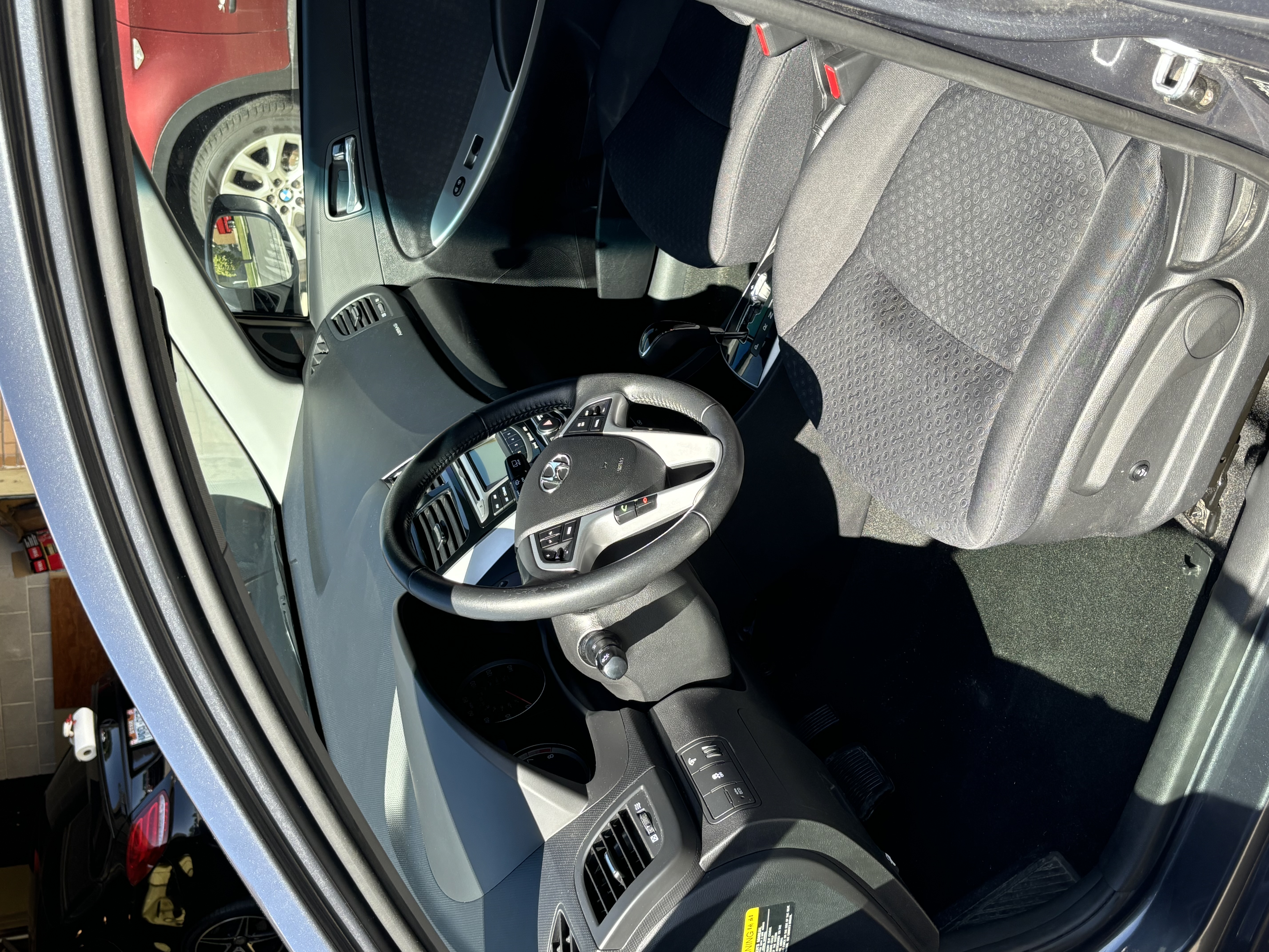 Used 2012 Hyundai Accent SE FWD image 17
