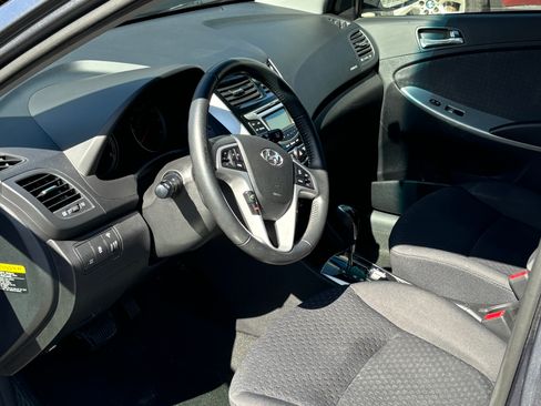 Used 2012 Hyundai Accent SE image 17