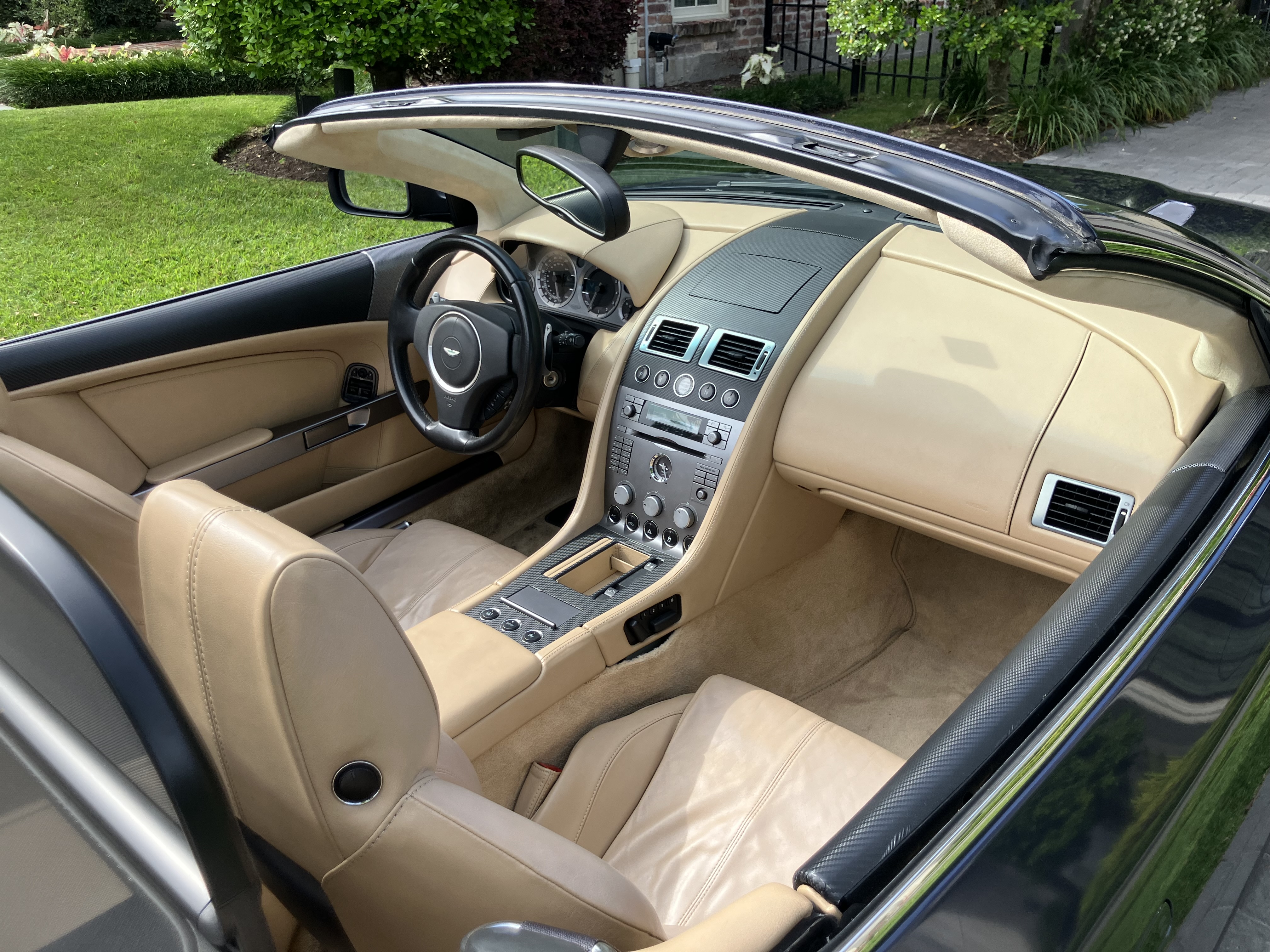 Used 2007 Aston Martin DB9 Volante RWD image 2