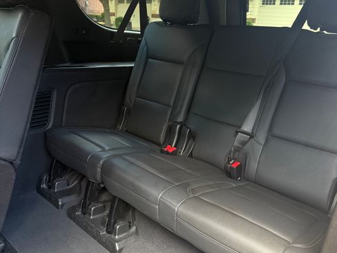 Used 2021 Chevrolet Suburban LT RWD image 15
