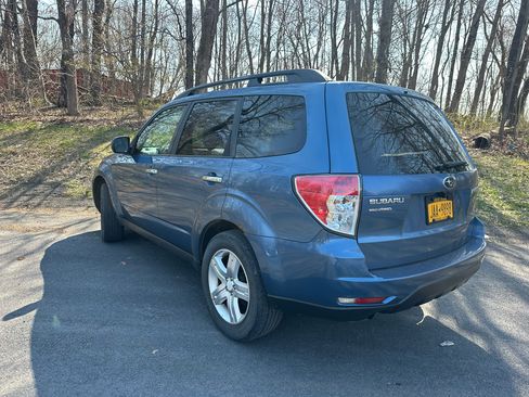 Used 2010 Subaru Forester 2.5X Premium image 4