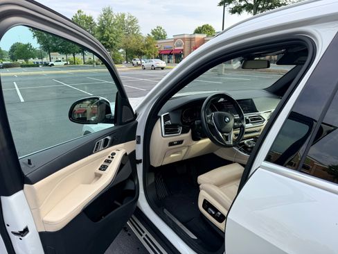 Used 2021 BMW X5 xDrive40i w/ Executive Package AWD/4WD image 15