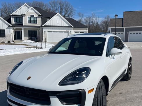 Used 2023 Porsche Macan Turbo image 5