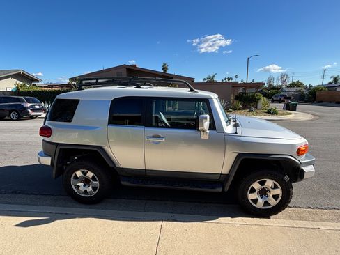 Used 2007 Toyota FJ Cruiser 4WD image 2