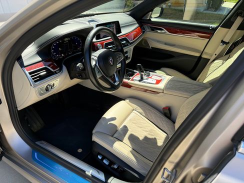 Used 2020 BMW ALPINA B7 xDrive w/ Luxury Rear Seating Package AWD/4WD image 12