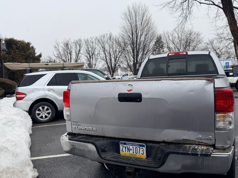 Used 2010 Toyota Tundra 4x4 Regular Cab Long Bed image 5