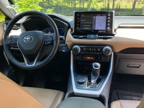 Used 2020 Toyota RAV4 Limited w/ Limited Grade Weather Package AWD/4WD image 9