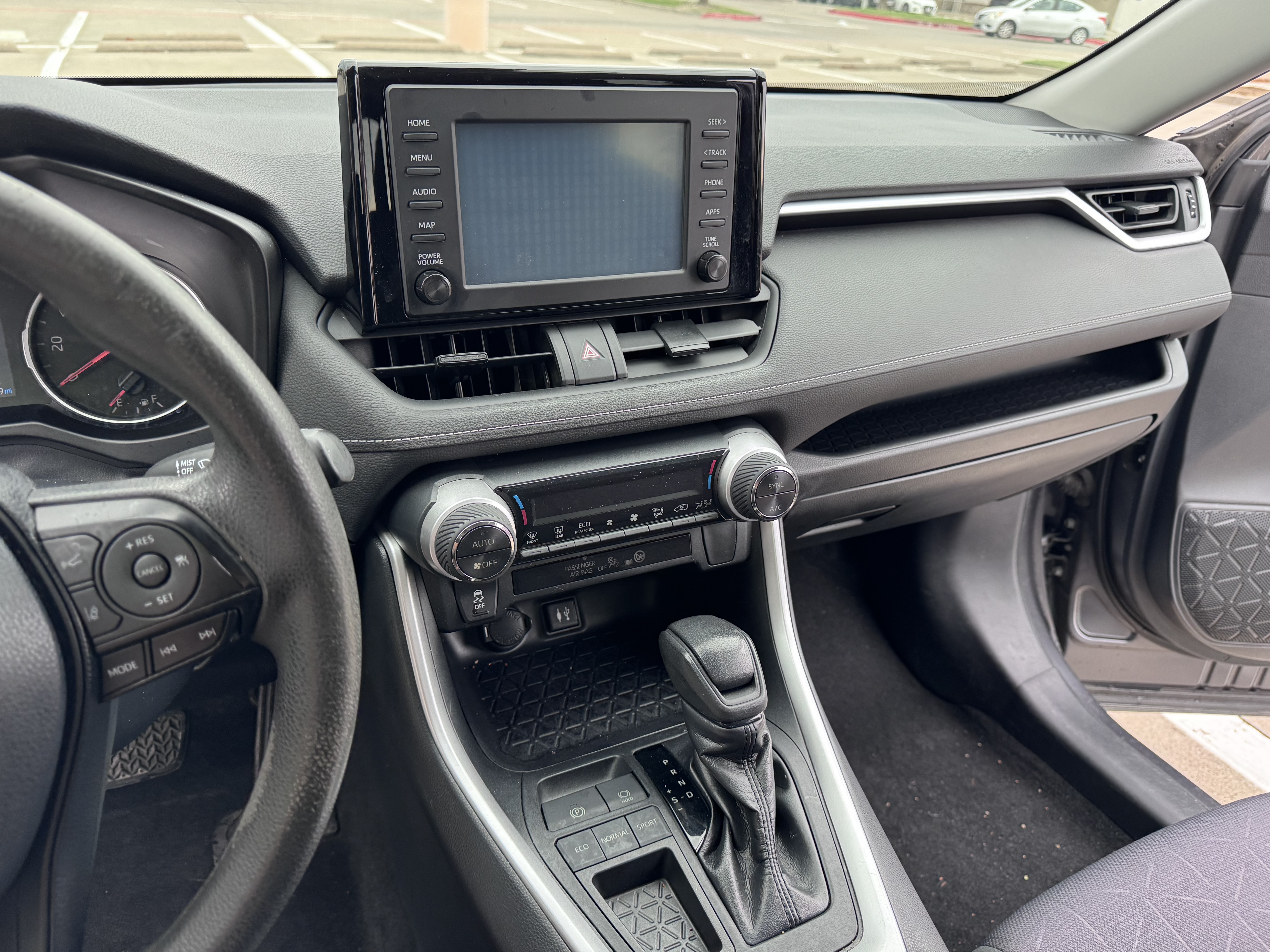 Used 2019 Toyota RAV4 XLE FWD image 12