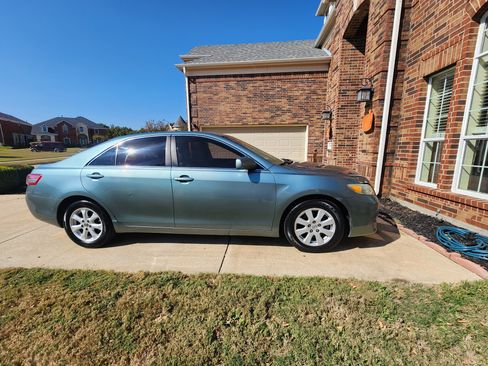 Used 2011 Toyota Camry LE image 4