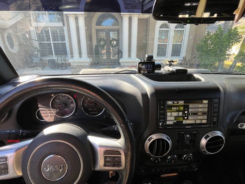 Used 2016 Jeep Wrangler Unlimited Rubicon image 5