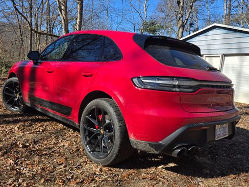 Used 2023 Porsche Macan GTS w/ GTS Sport Package image 8