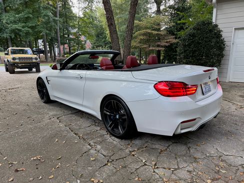 Used 2015 BMW M4 Convertible image 5