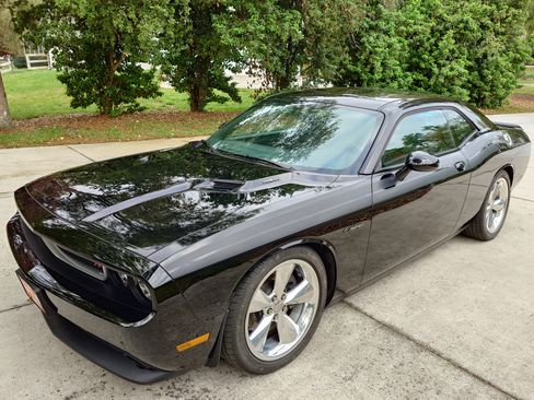 Used 2014 Dodge Challenger R/T image 12