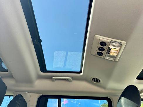 Used 2016 Land Rover LR4 HSE image 8