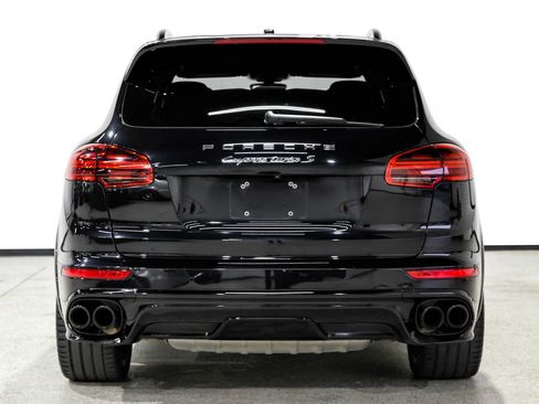 Used 2016 Porsche Cayenne Turbo S image 8
