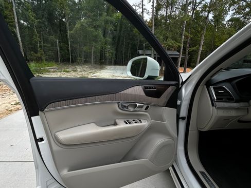 Used 2024 Volvo XC90 T8 Ultimate w/ Protection Package Premier AWD/4WD image 10