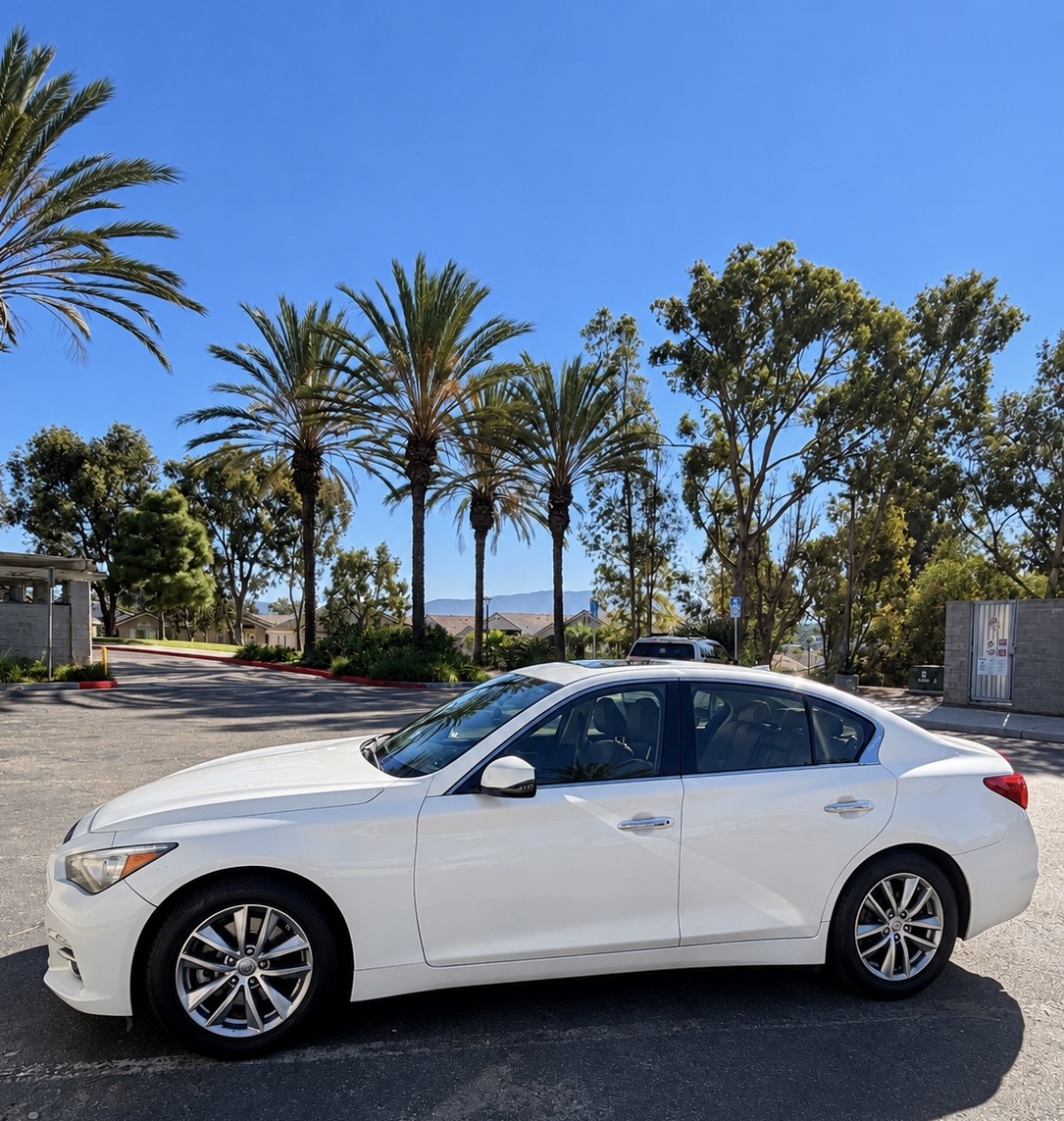 Used 2015 INFINITI Q50 w/ Moonroof Package RWD image 4