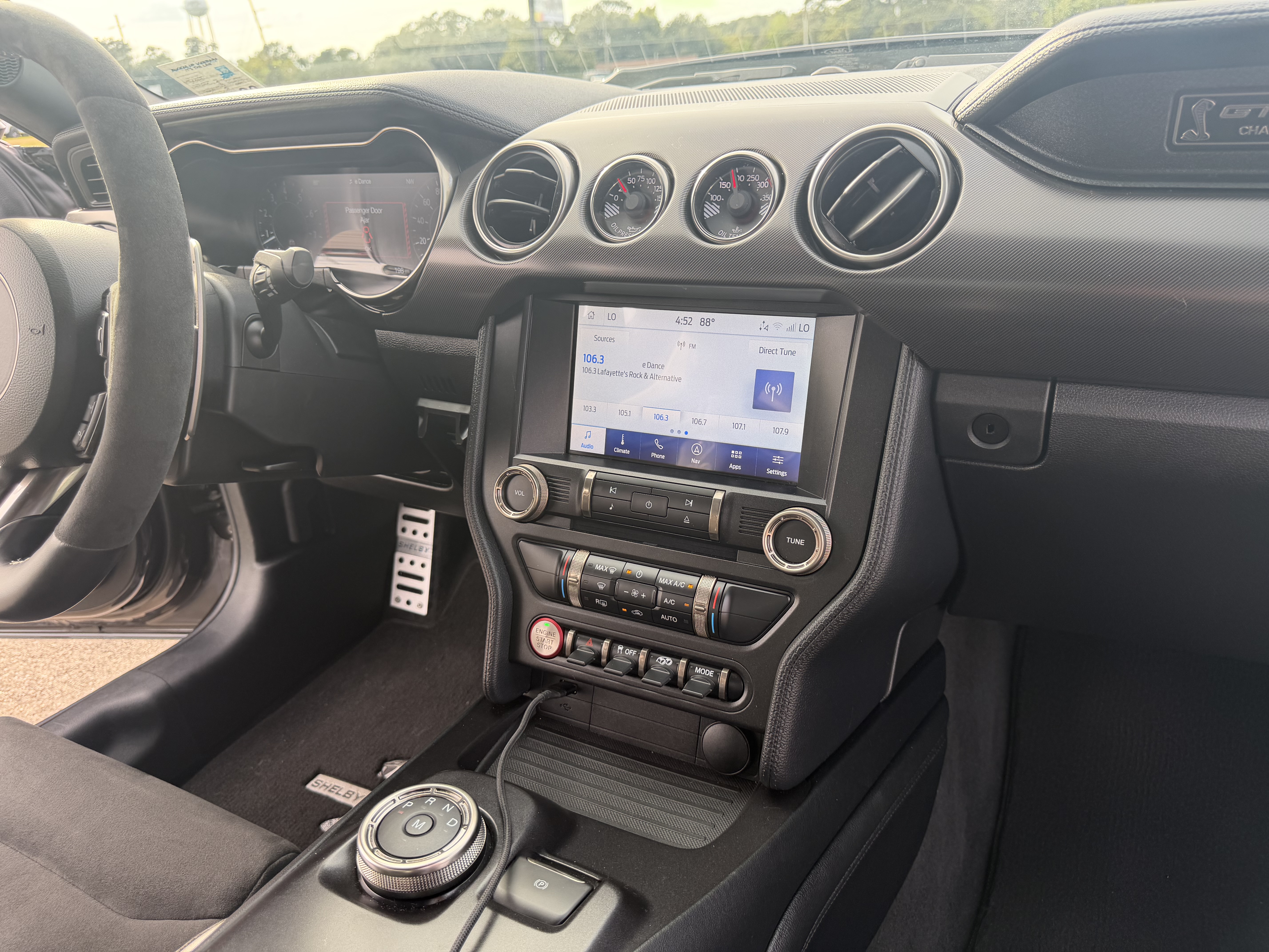 Used 2022 Ford Mustang Shelby GT500 w/ Technology Package RWD image 19