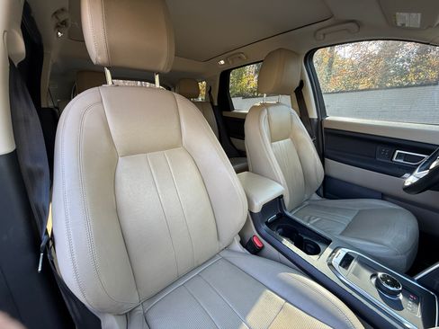 Used 2019 Land Rover Discovery Sport HSE image 15