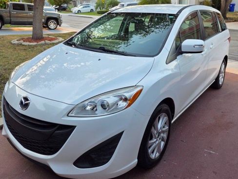 Used 2014 MAZDA MAZDA5 Sport image 2