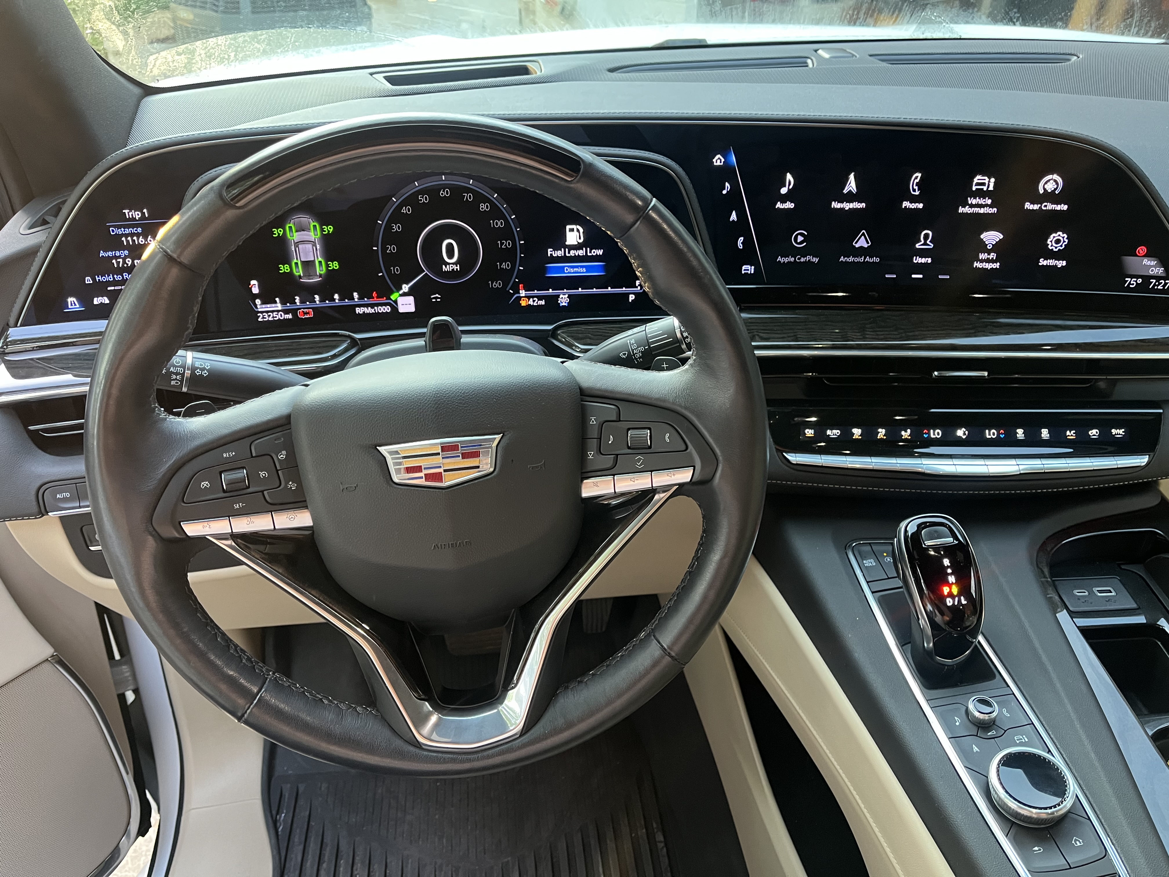 Used 2024 Cadillac Escalade Premium Luxury AWD/4WD image 6